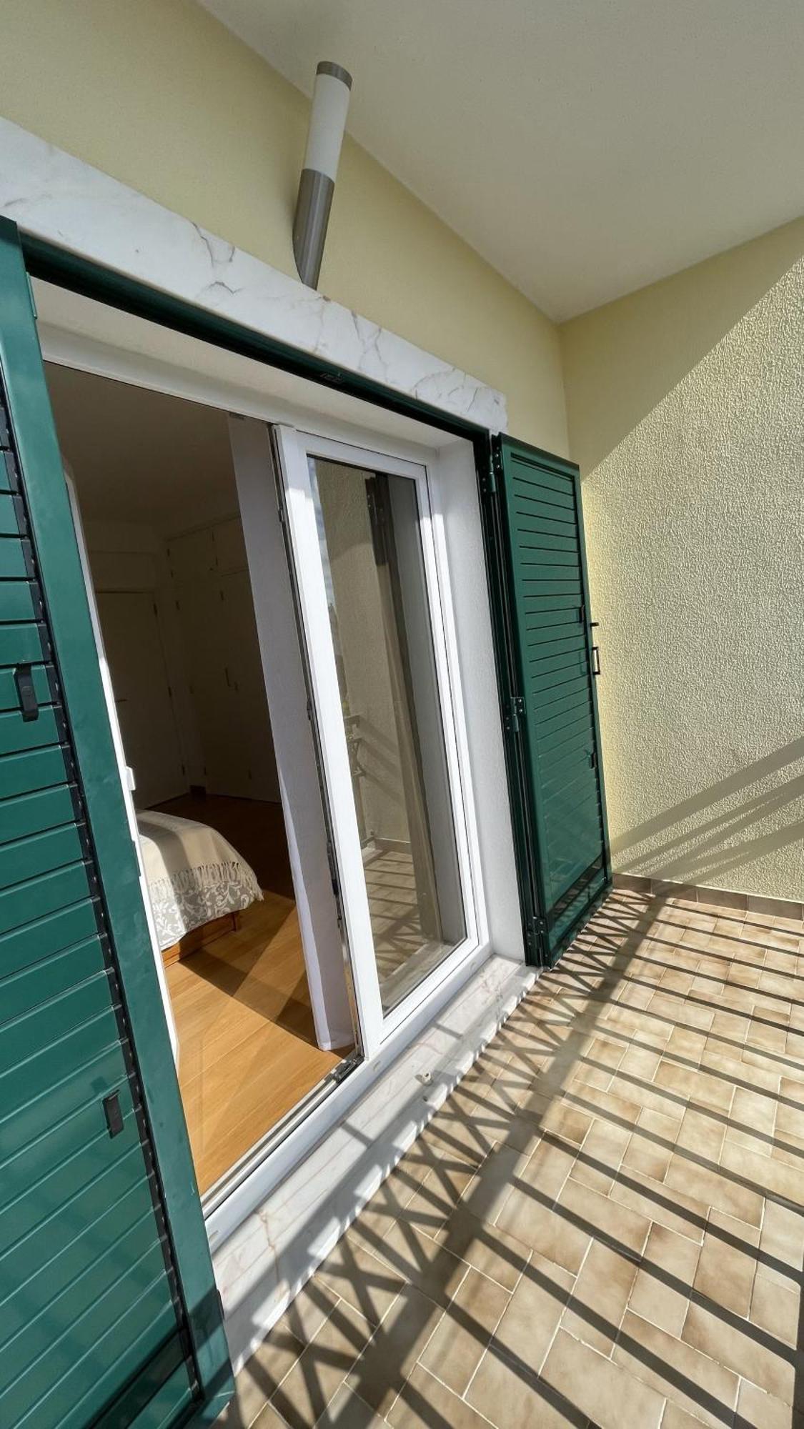 Lolik Villa Sobreda エクステリア 写真